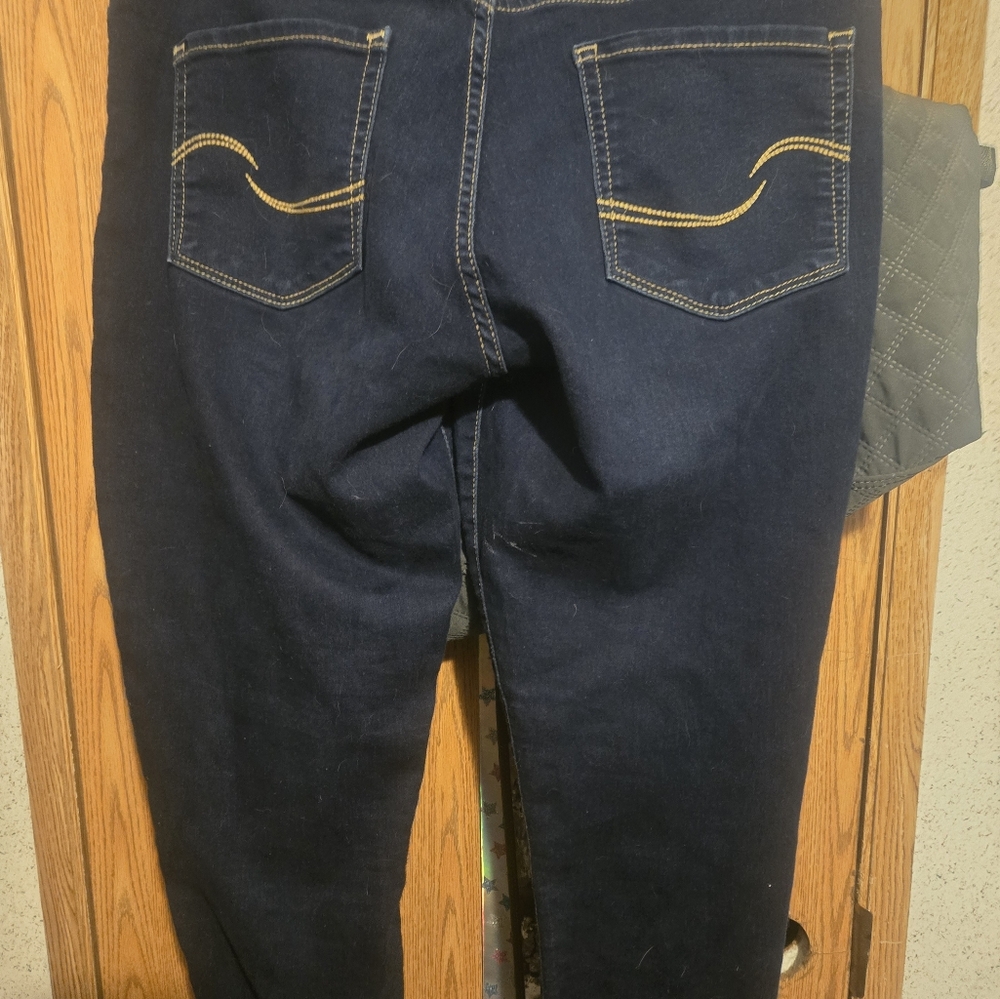 Capris - Picture 2 of 2